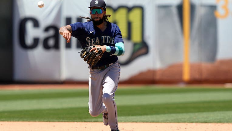 Jesse Winker's collision at first base leaves Mariners, already