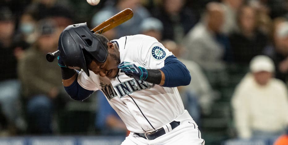 Kyle Lewis of the Seattle Mariners at bat against the Los Angeles