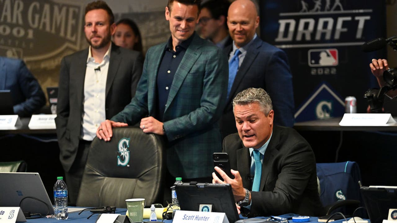 Mariners Sign 1st Round Draft Pick Cole Young