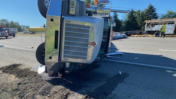 Driver hurt after semi rolls over on SR 167 in Sumner