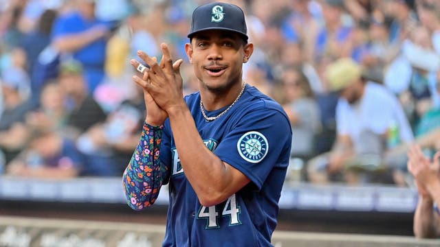Julio Rodríguez scratched due to left wrist soreness for Mariners
