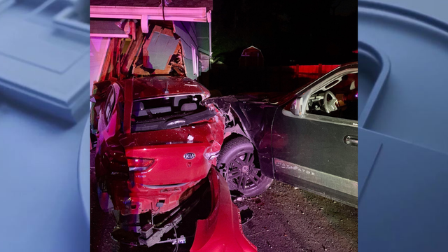 Man dies after fleeing suspect crashes car into Lakewood home