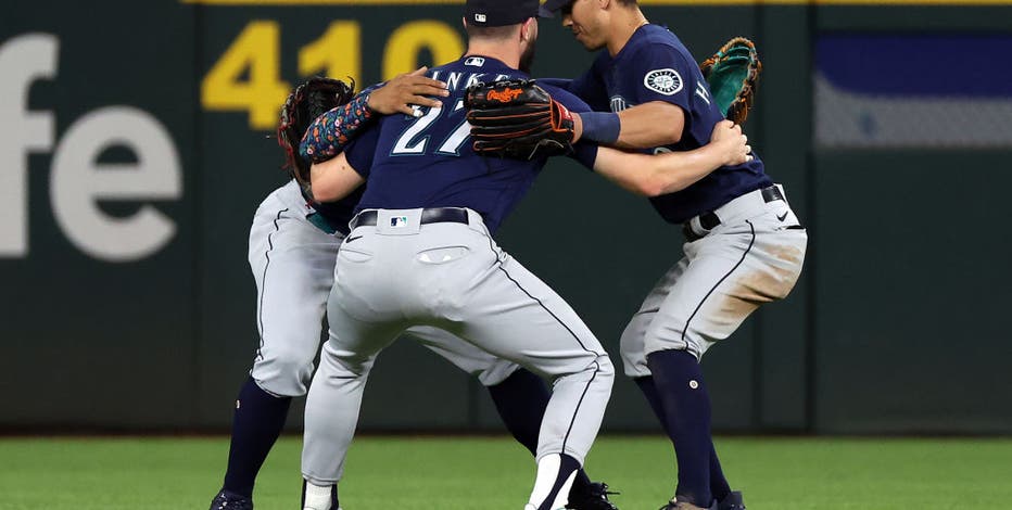 Mariners rally past Rangers 6-5 for 11th consecutive victory