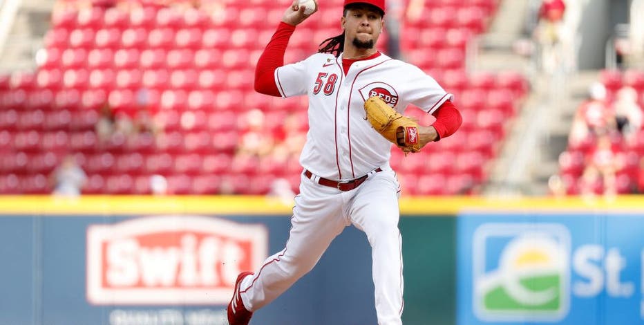 Mariners acquire Reds All-Star pitcher Luis Castillo in trade