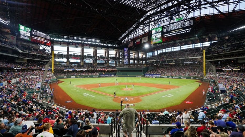 Roof closed at Minute Maid Park for Game One of World Series