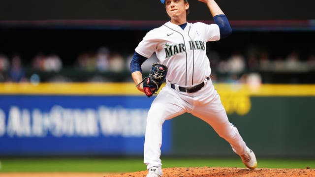 Jesse Winker, Ryan Borucki leave with injuries for Mariners