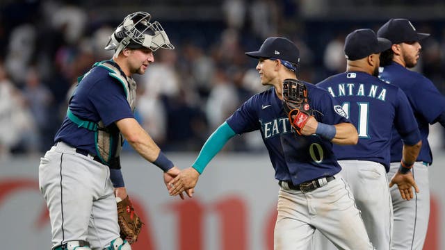 Haggerty hits pinch homer and M's hang on to beat Yanks 8-6