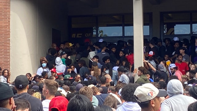 Crowds mob SPU pavilion hoping to see NBA stars at Pro-Am game in Seattle