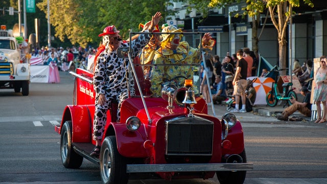 FOX 13 Seattle to broadcast Seafair Torchlight Parade
