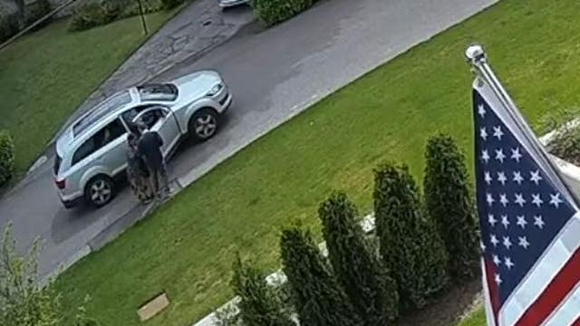 Couple frisks at least 6 pedestrians to steal jewelry in Bellevue, targeting victims in their 70s