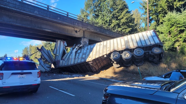Semi driver killed after crashing into bridge columns on I-5 near Tumwater