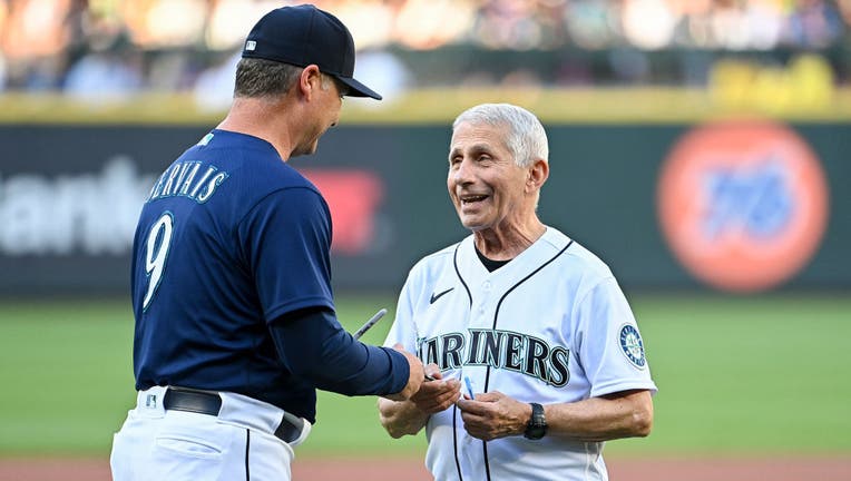 Who threw out the first pitch on Mariners Opening Day?