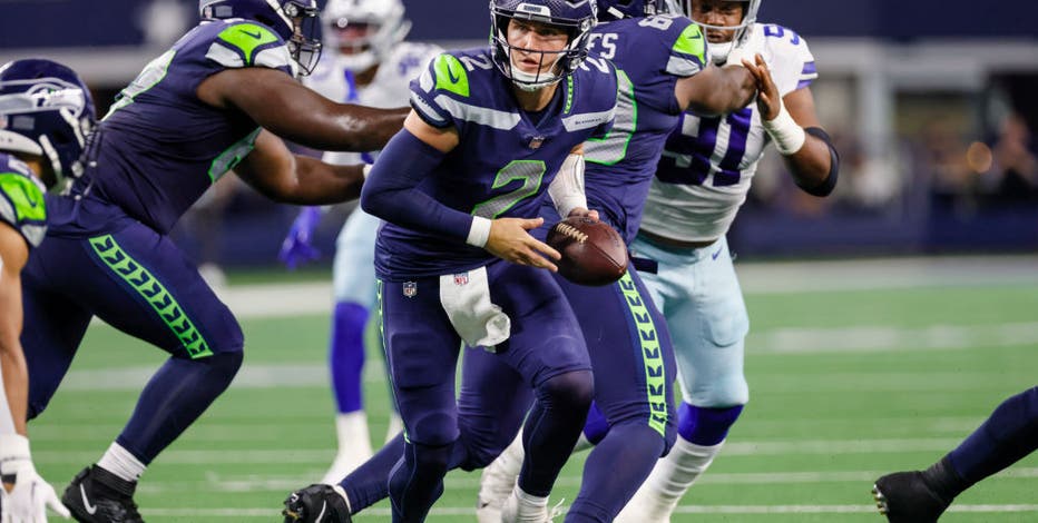 Seattle Seahawks linebacker Lakiem Williams, left, and fullback