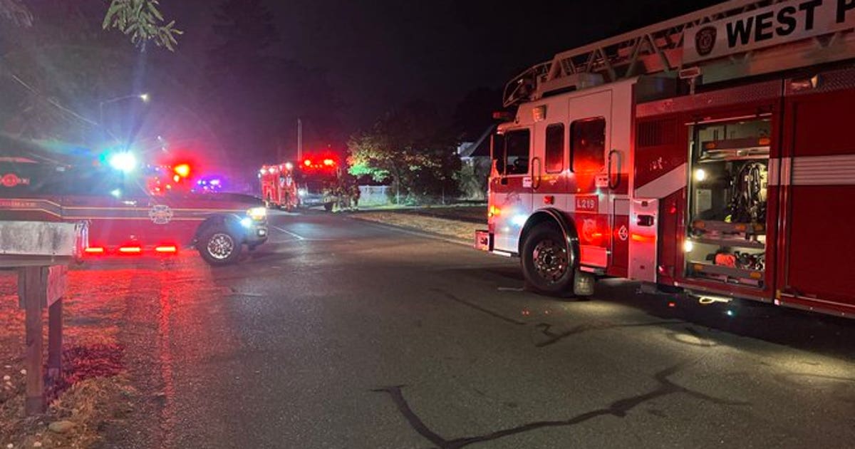 3 cars involved in Lakewood carport fire | FOX 13 Seattle