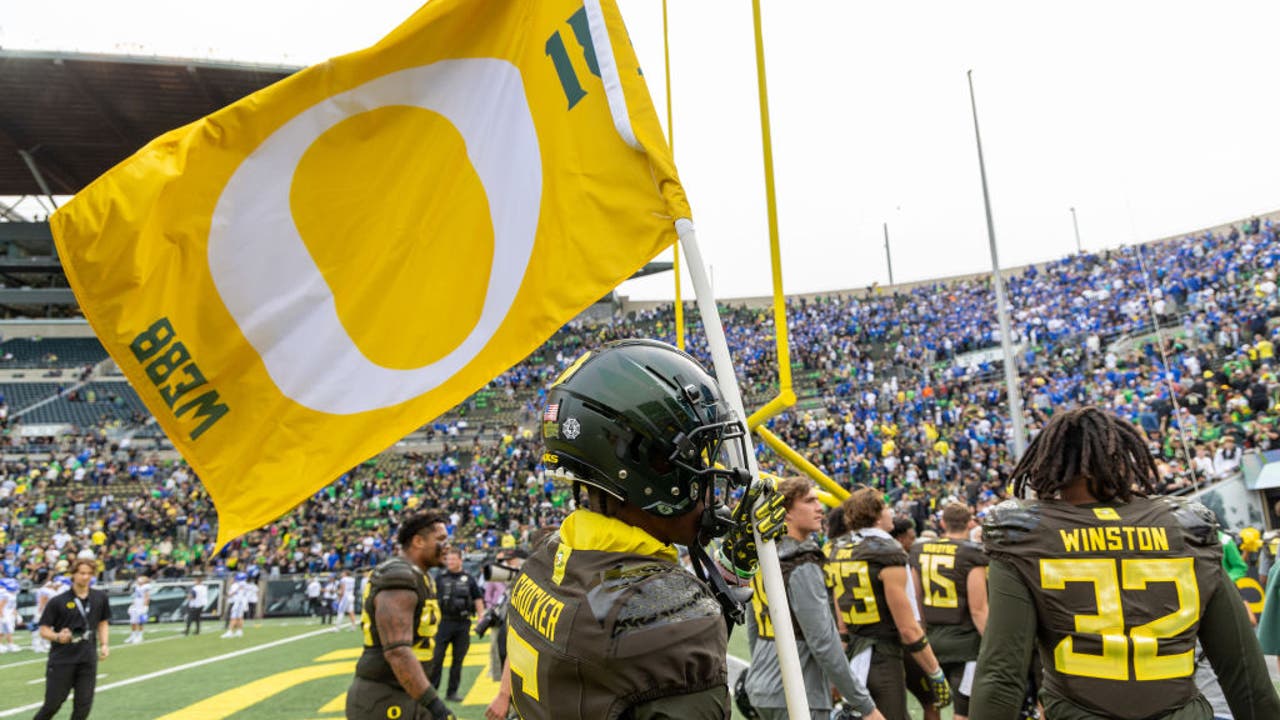 U. of Oregon apologizes for 'despicable chants' at football game