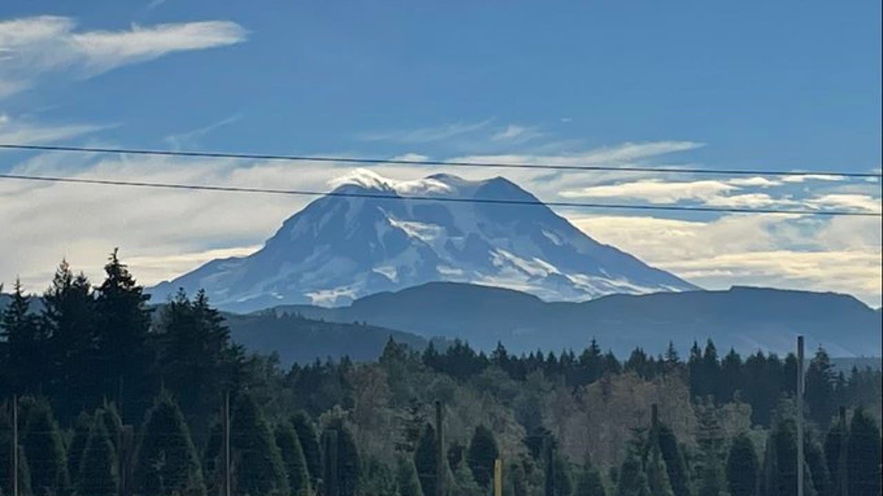 Scientists Say Mount Rainier Isn’t Erupting or ‘Venting’