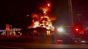 Fire rips through abandoned pizzeria in Lynnwood