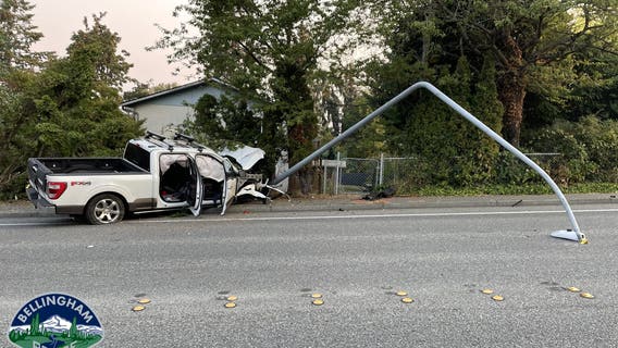 Bellingham Police arrest DUI driver who crashed into light pole, killed another man on sidewalk