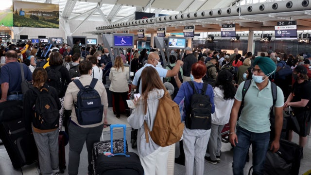 Consumer groups push Congress to uphold automatic refunds for airline passengers