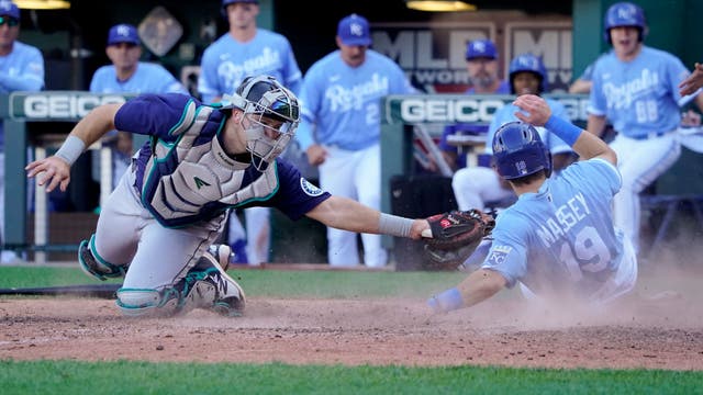 Luis Castillo falters, M’s blow 9-run lead; KC’s 11-run 6th wins