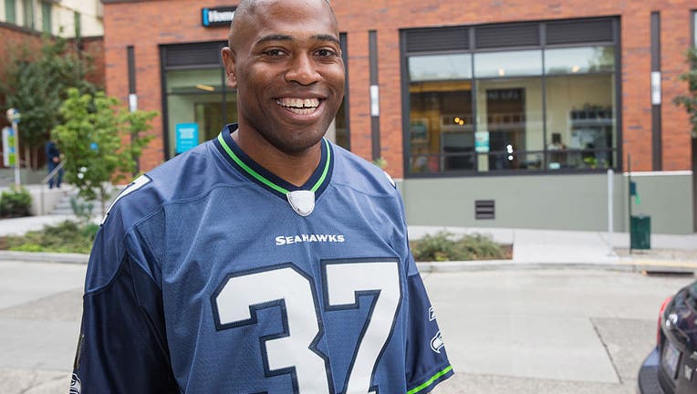 Shaun Alexander to be inducted into Seahawks Ring of Honor, team
