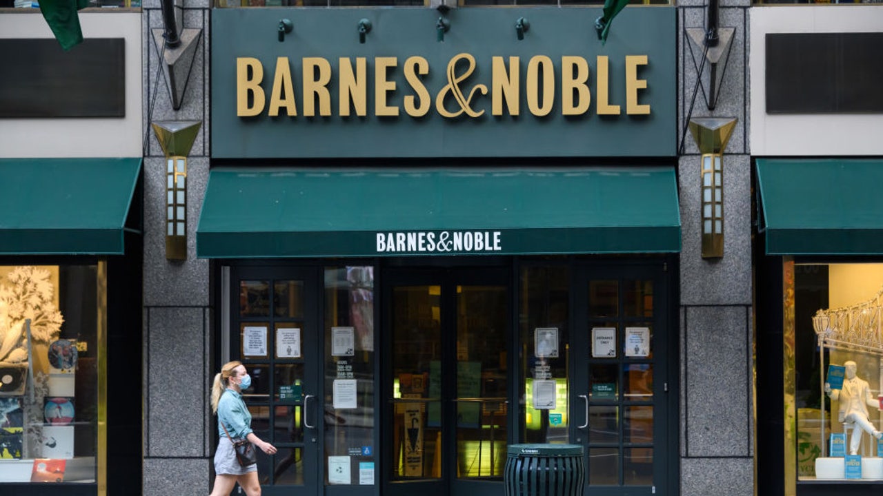 Barnes & Noble returning to downtown Seattle in 2026