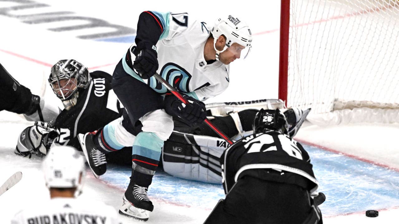 Player Teemu Selanne of the San Jose Sharks. News Photo - Getty Images