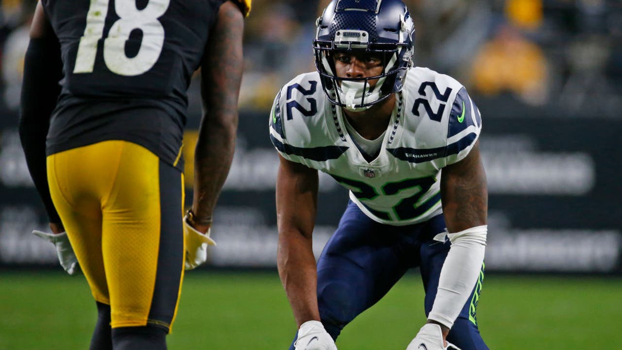 DK Metcalf of the Seattle Seahawks reacts after diving to make a News  Photo - Getty Images