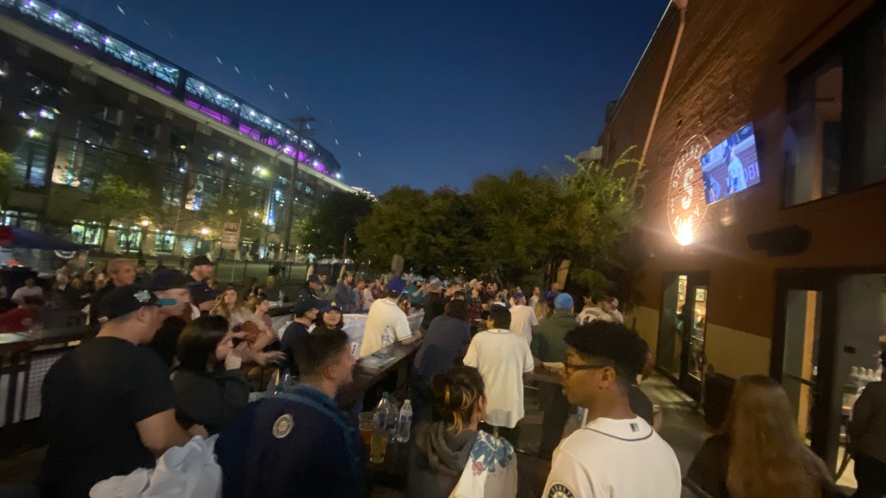 Mariners fans react to heartbreaking playoffs loss