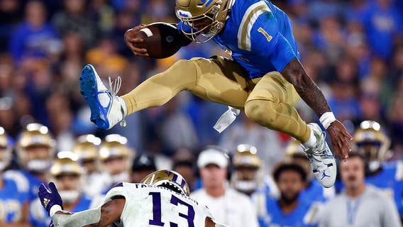 Thompson-Robinson leads UCLA past No. 15 Washington, 40-32