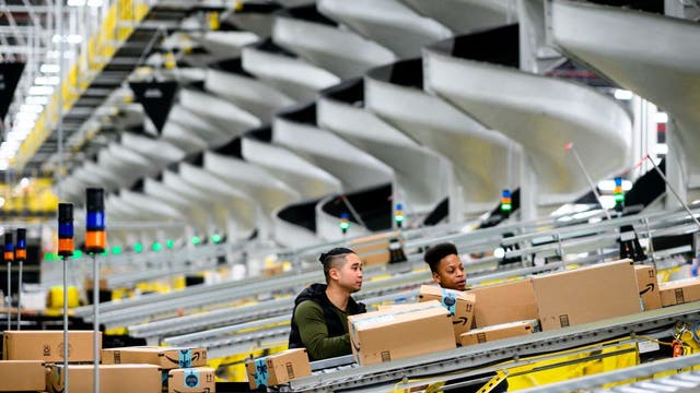 Amazon to hire 150,000 workers for holidays, similar to 2021