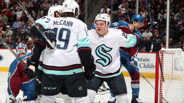Karson Kuhlman scores tiebreaking goal, Kraken beat Avalanche 3-2