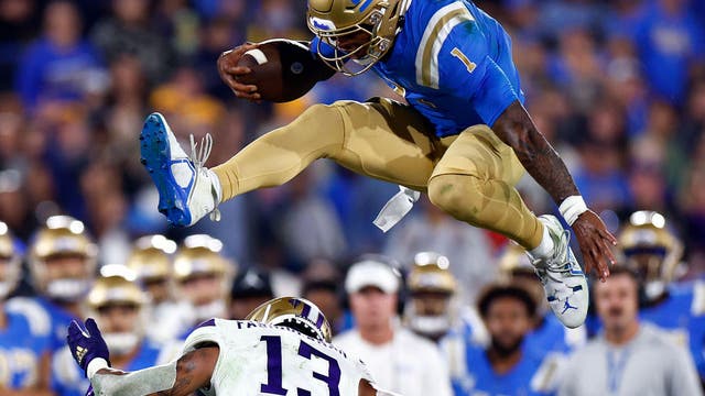 Thompson-Robinson leads UCLA past No. 15 Washington, 40-32