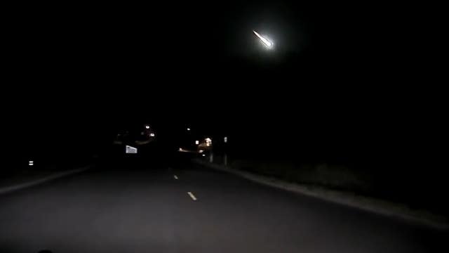 VIDEOS: Meteor shines, vaporizes across the Seattle night sky