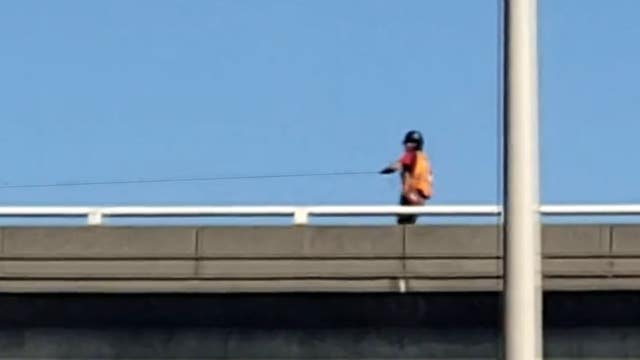 VIDEO: WSP arrests man who disguised himself as a WSDOT worker to steal wire near West Seattle Bridge