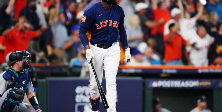 Yordan Alvarez hits historic go-ahead blast to lift Astros - ESPN