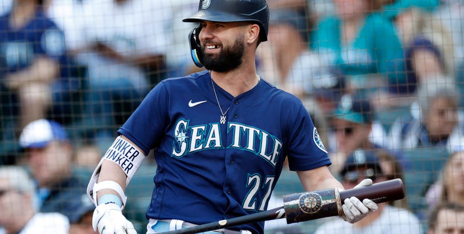 Mariners place Jesse Winker on IL with neck issue
