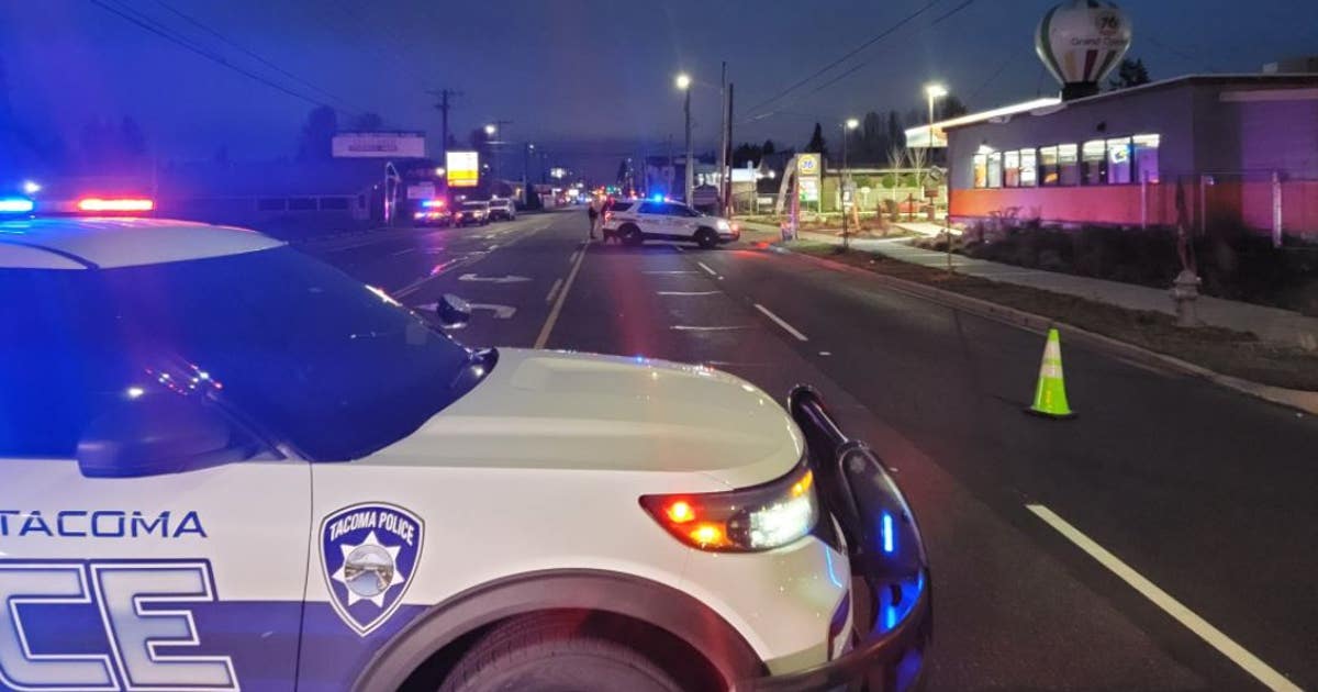 At least 1 dead after early morning crash in Tacoma | FOX 13 Seattle