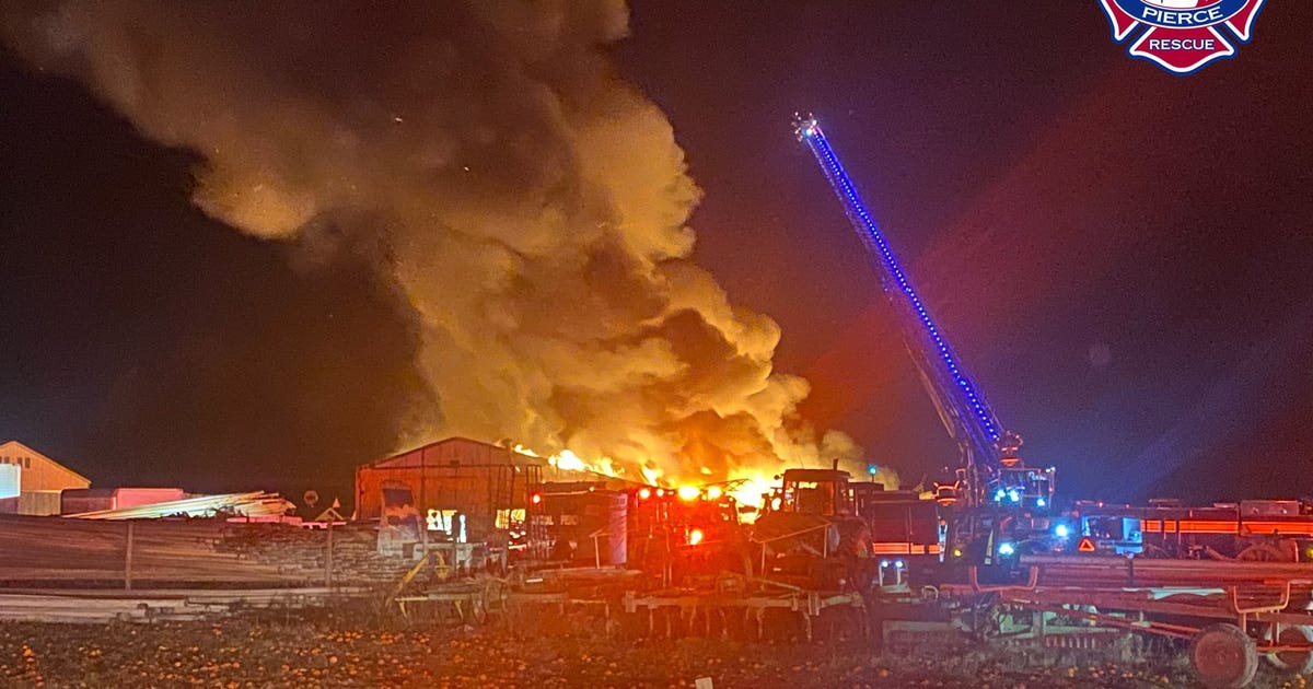 Crews battle barn fire at Spooner Farms in Puyallup | FOX 13 Seattle