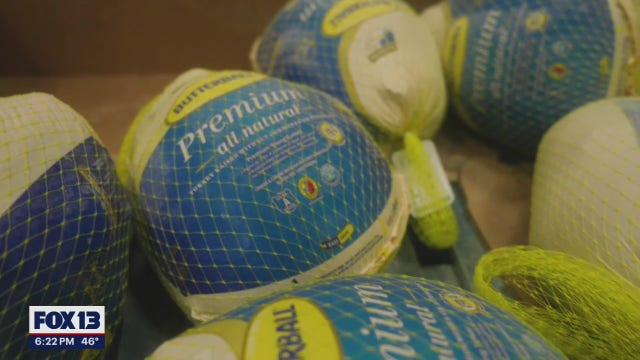 Seahawks' Geno Smith gives away turkeys for families in need