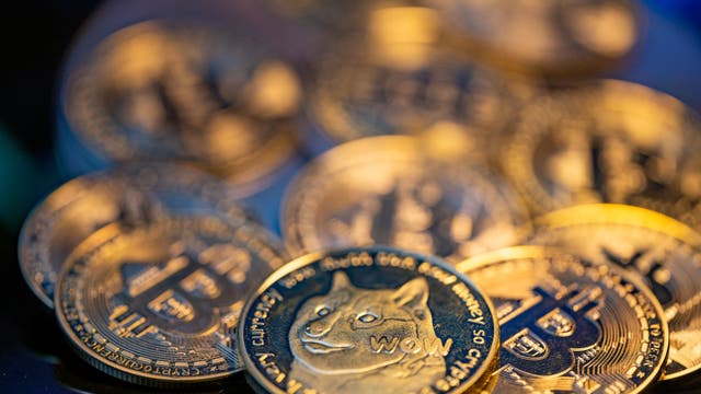 Seattle U.S. Court: 2 arrested, charged in $575M cryptocurrency mining scam