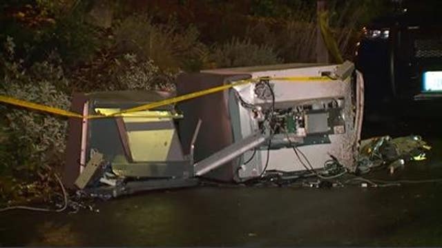 Suspects rip ATM out of wall at Seattle bank; tow it behind van bashing into cars