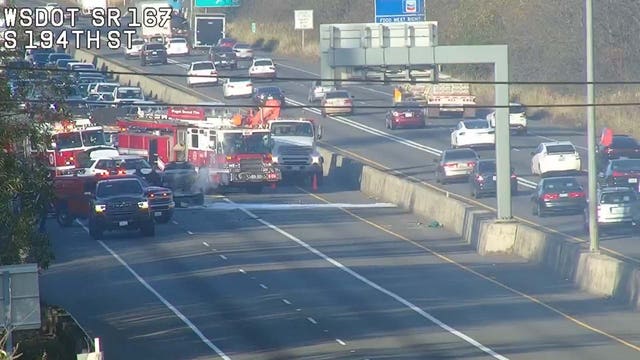 Crash blocks all of southbound SR 167 in Kent