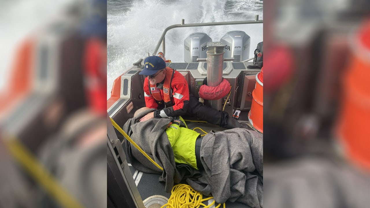 U.S. Coast Guard Rescues Overturned Kayaker In Bellingham Bay - TrendRadars