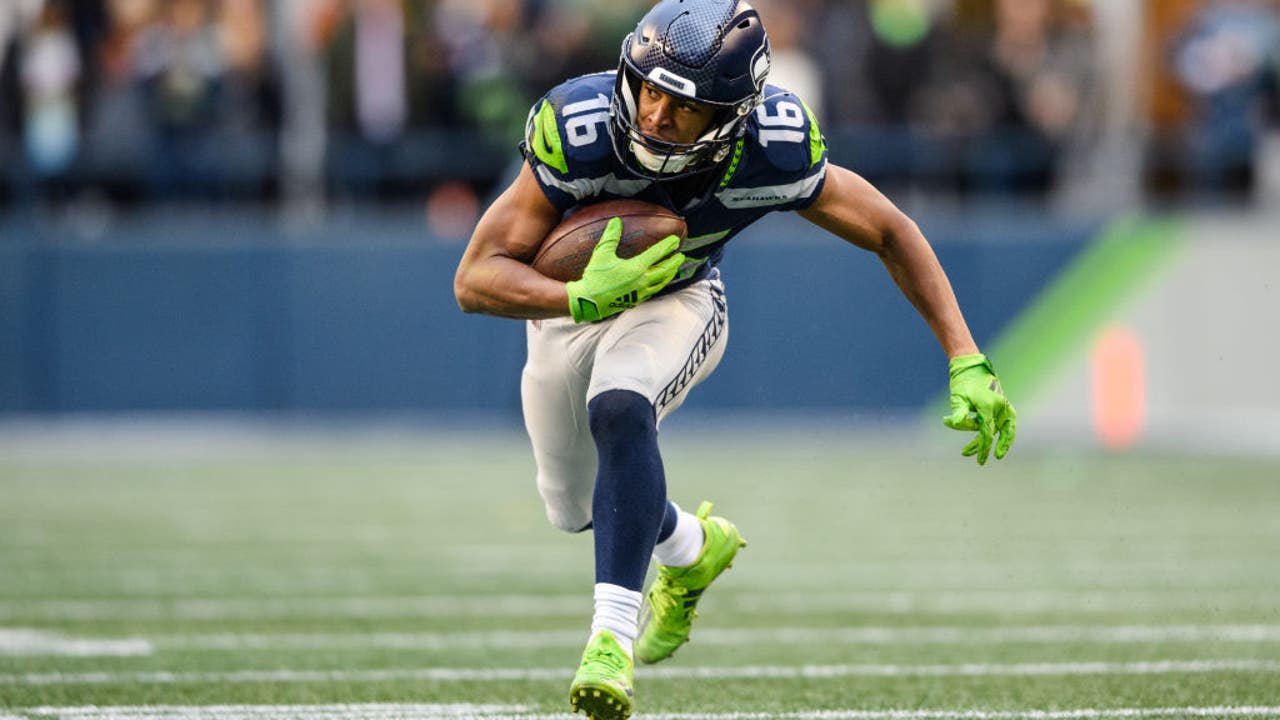 Lockett breaks bone in hand as Seahawks battered by Niners