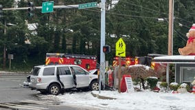 2 drivers, 2 pedestrians injured in Edmonds car crash