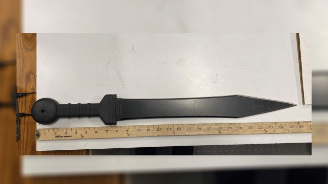 Seattle Police arrest man who attacked an officer with a sword, tried breaking into a home