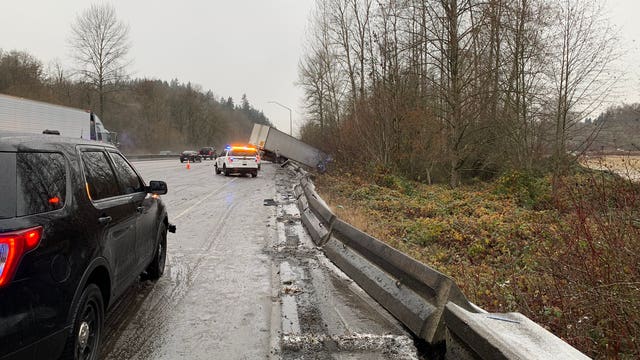 Westbound SR 18 reopens in Auburn following semi-truck rollover