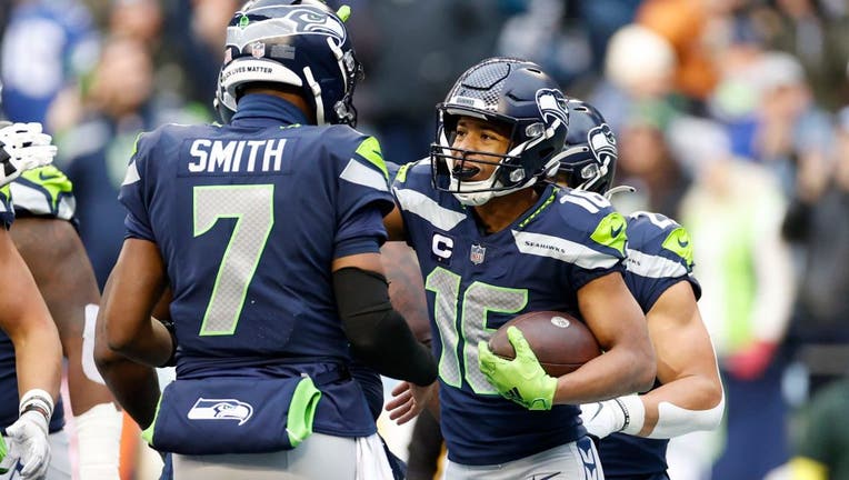 Latest on Seahawks WR Tyler Lockett's hand, Al Woods' Achilles - Seattle  Sports