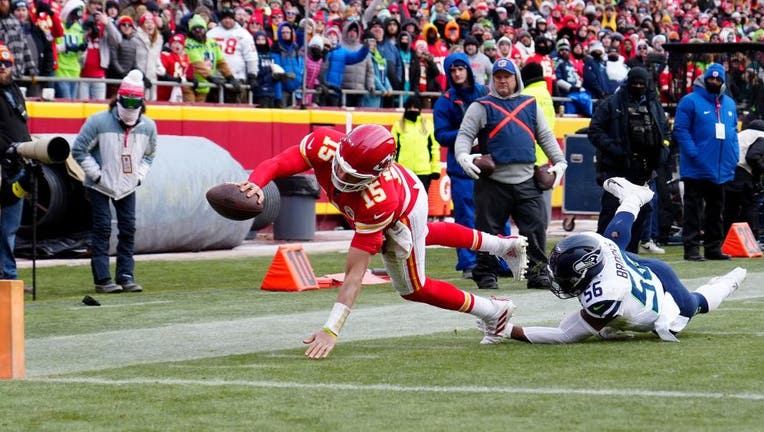 Geno Smith, Seahawks offense sputters, Chiefs roll to 24-10 win